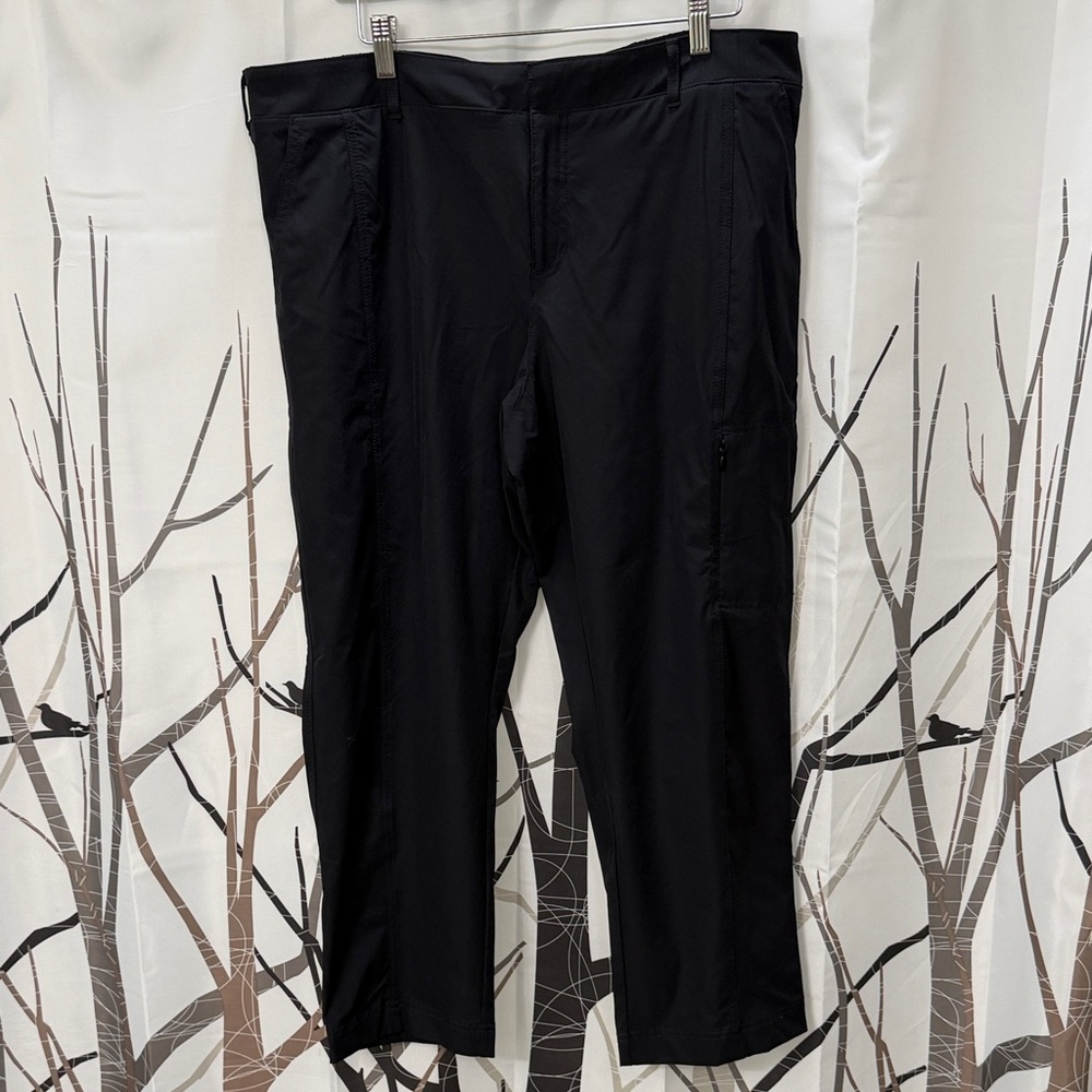 Kirkland Signature Black Women’s Cargo Pants size 16 w/ pockets